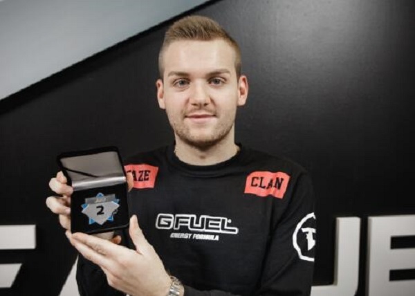 深度解析：为什么在深筹码局中，同花连张的价值远高于短筹码局？（深筹码局里，同花连张为何更具价值，而短筹码局则逊色？）