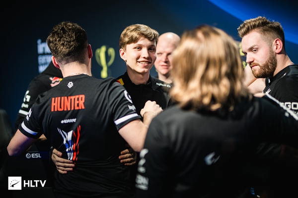 EDG轻取LNG，拿下夏季赛第八胜